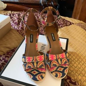 Nine West size 9 wedge sandals blue